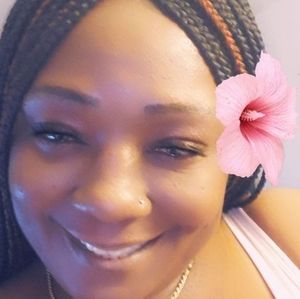 Meet your Posher, Carla